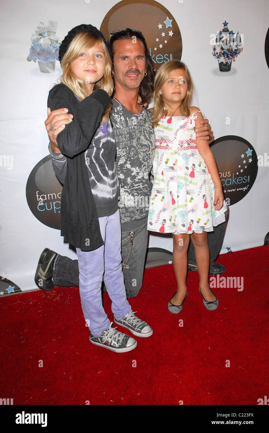 Lorenzo Lamas with his daughters Victoria Lamas and Elizabeth Lamas