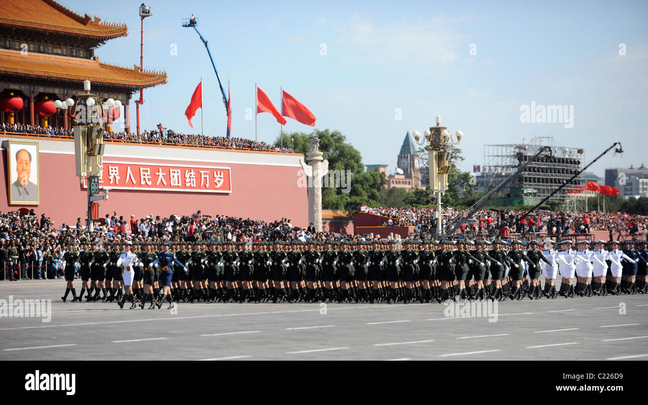 Women soldiers of the Chinese People`s Liberation Army march past Tian ...