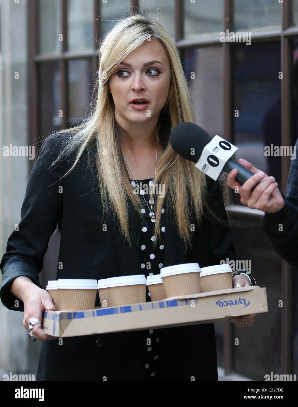 Fearne Cotton handing out coffee to members of the public outside the