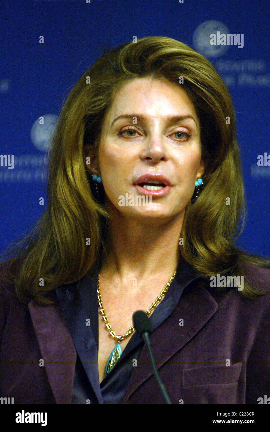 Queen Noor Queen Noor Open Your Heart And Mind To Syrian Refugees People Who Liked Queen Noor