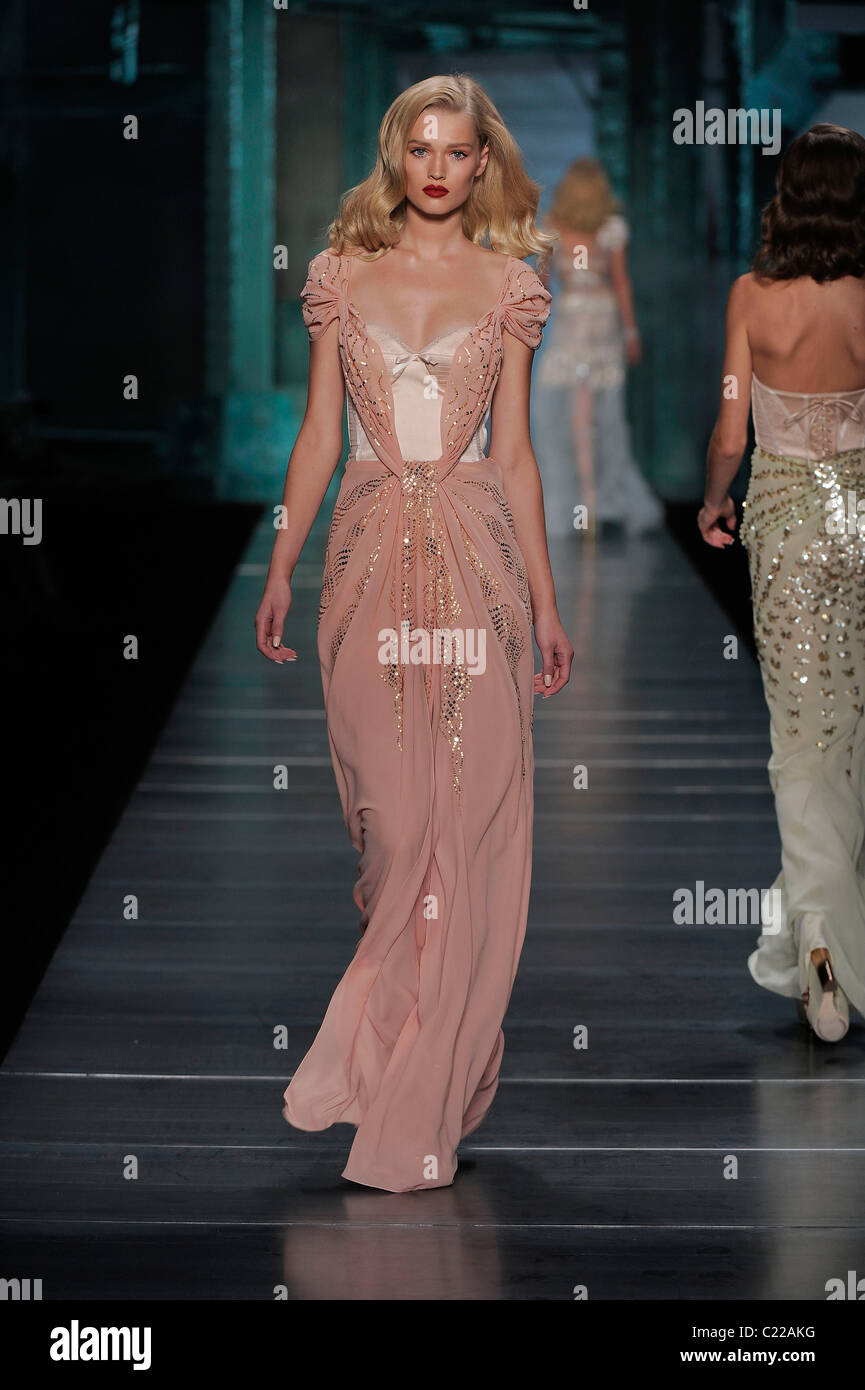 Paris Ii Model Model Paris Fashion Week Spring/Summer 2010 Ready To Wear - Christian ...