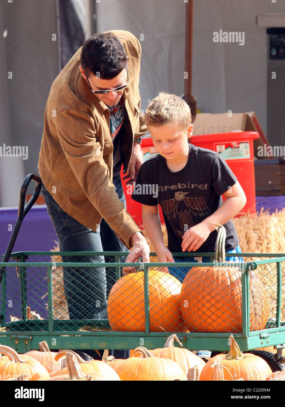 Bones' star David Boreanaz, his wife, Jaime Bergman, and son, Jaden Rayne,  visit Mr. Bones Pumpkin Patch in West Hollywood Los Stock Photo - Alamy