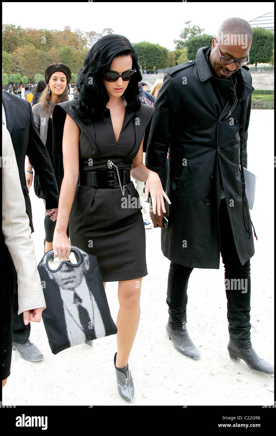 Katy Perry Paris Fashion Week Spring/Summer 2010 Ready To Wear Karl  Lagerfeld - outside arrivals Paris, France - 04.10.09 Stock Photo - Alamy