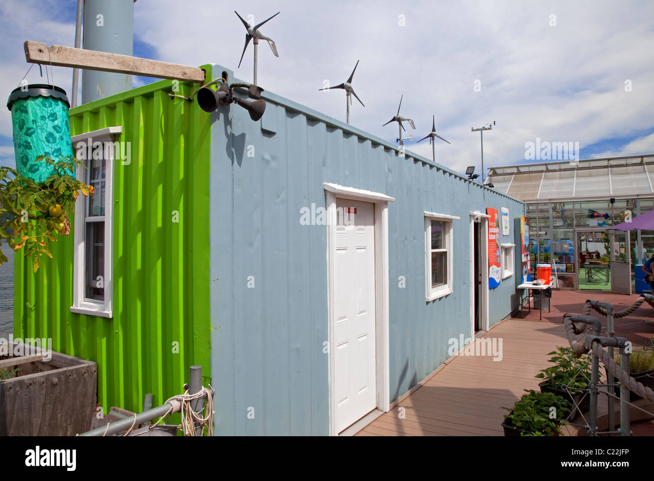 The Science Barge is a completely sustainable Urban Farm used for educating schoolchildren and the general public. Yonkers, NY Stock Photo