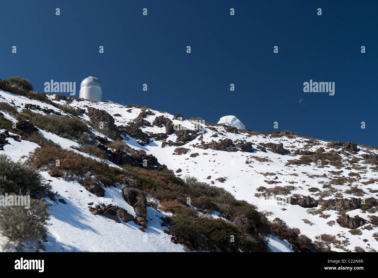 The Mercator Telescope, the Liverpool Telescope and the Moon (La Palma, Canary Islands, Spain) Stock Photo