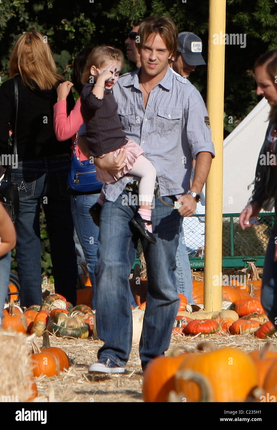 Larry Birkhead and daughter Dannielynn visits Mr. Bones Pumpkin Patch(01)