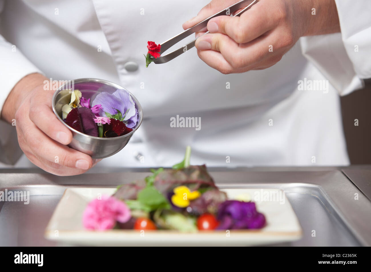Edible flower dish hi-res stock photography and images - Alamy