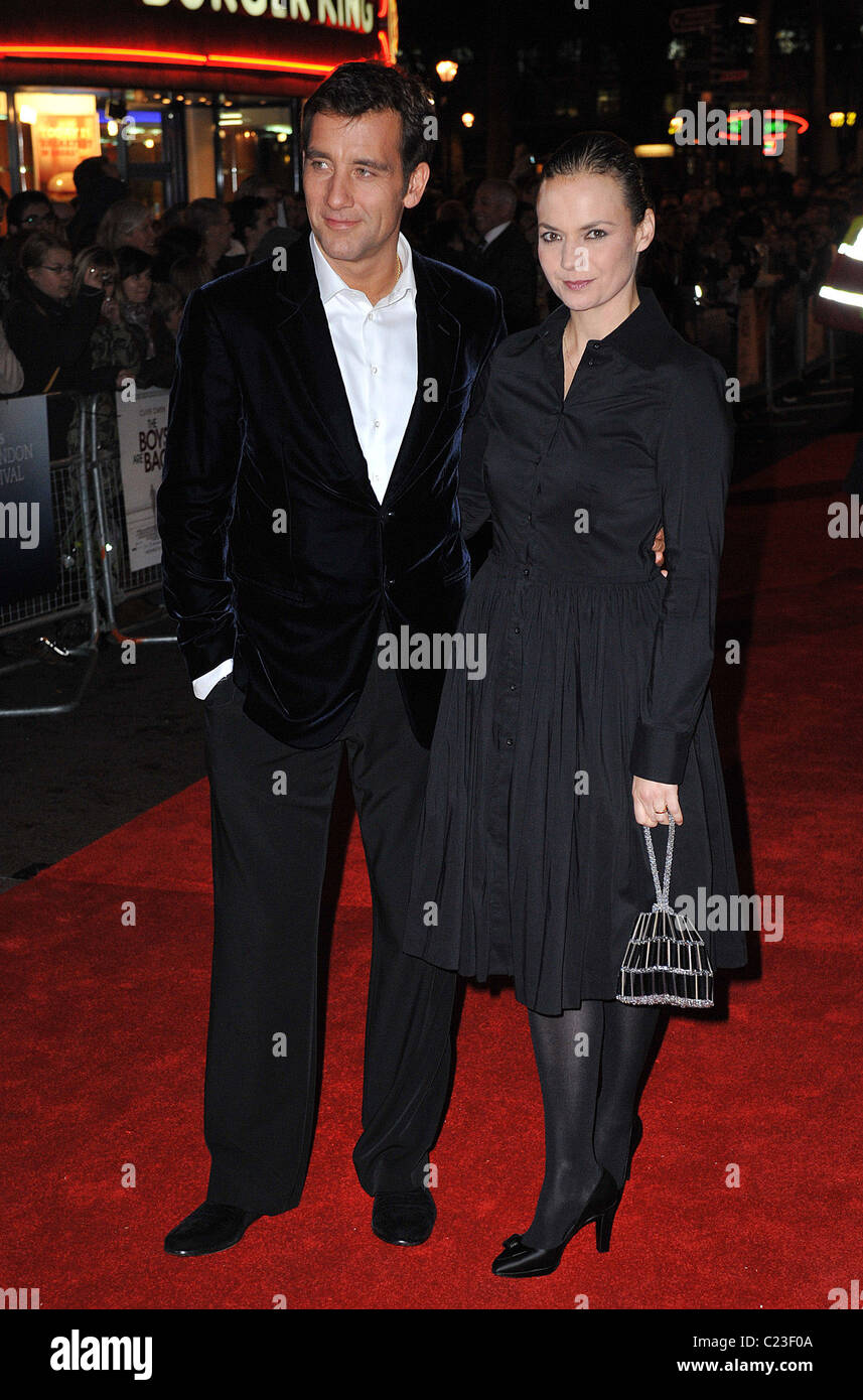 Clive Owen and wife Sarah-jane The Times BFI London Film Festival: The Boys Are Back - gala screening held at the Vue West End. Stock Photo