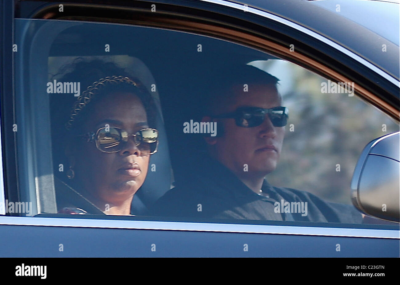 Oprah Winfrey driving with her bodyguard in Beverly Hills Los Angeles,  California - 21.10.09 Agent 47 Stock Photo - Alamy, image size:1300x928