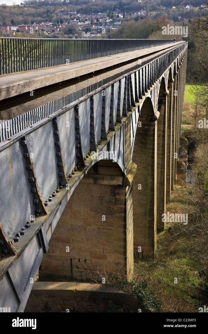 Side view of Pontcysyllte Aqueduct carrying Llangollen Canal by Thomas Telford 1805. Trevor, Wrexham, North Wales, UK, Britain. Stock Photo