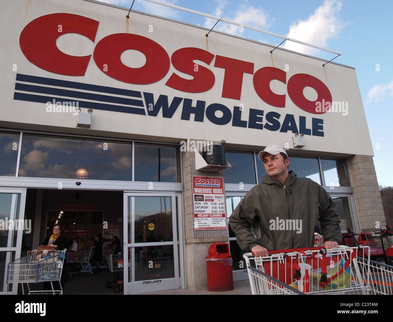 A man with shopping cart outside of Costco Wholesale, a USA big box chain store, March 24, 2011, Katharine Andriotis Stock Photo
