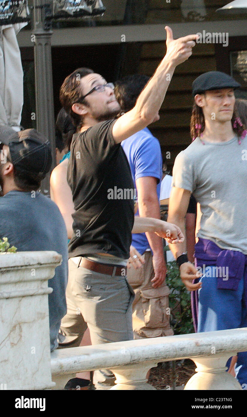 Joseph Gordon Levitt And His Brother Daniel Throw Coins Into A Local Water Fountain In Hollywood Los Angeles California Stock Photo Alamy
