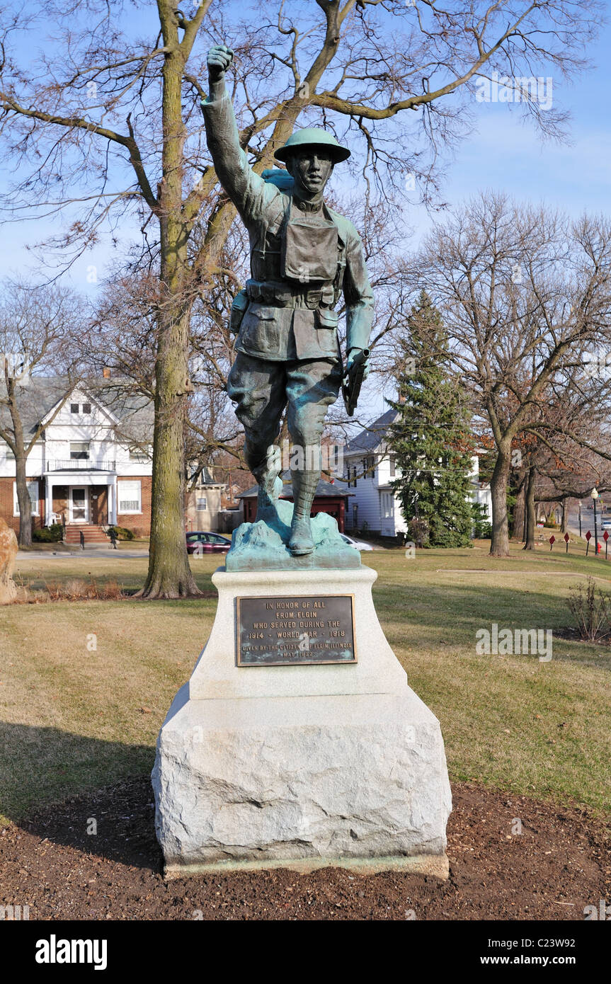 Elgin, Illinois, USA. Vintage statue in park honoring all city residents that gave their lives during World War I. Stock Photo