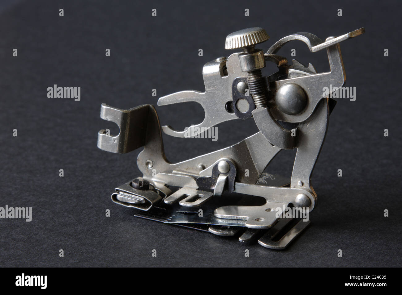 Accessories for a vintage Singer sewing machine Stock Photo Alamy