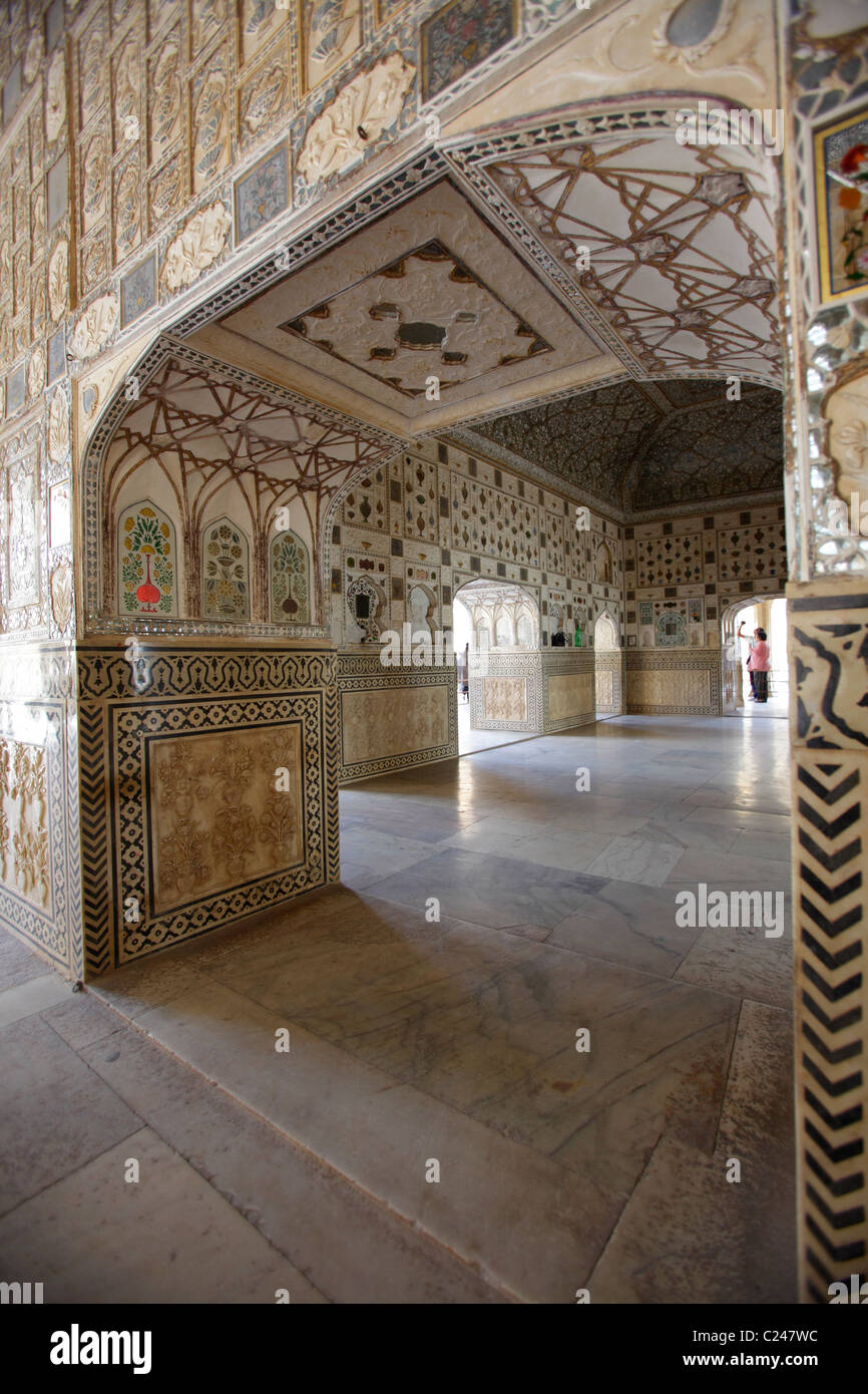 Fine mirror and plaster work in the Sheesh Mahal mirrored hall, Amber Palace, Jaipur, India Stock Photo