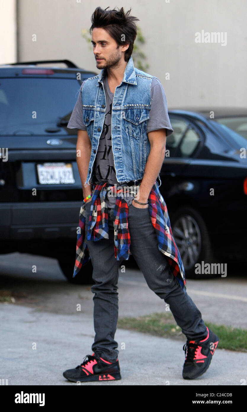 Джаред лето рост. Рост джареда. Джаред лето рост. Jared leto в полный рост. Джаред лето.