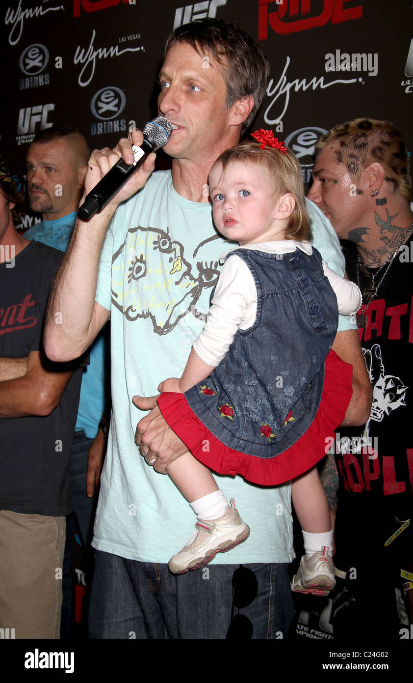 niemand heerser schraper Tony Hawk, Kadence Clover Hawk Tony Hawk: RIDE Presents: The Stand Up For  SkateParks benefit at the Wynn Resort Hotel Casino Stock Photo - Alamy