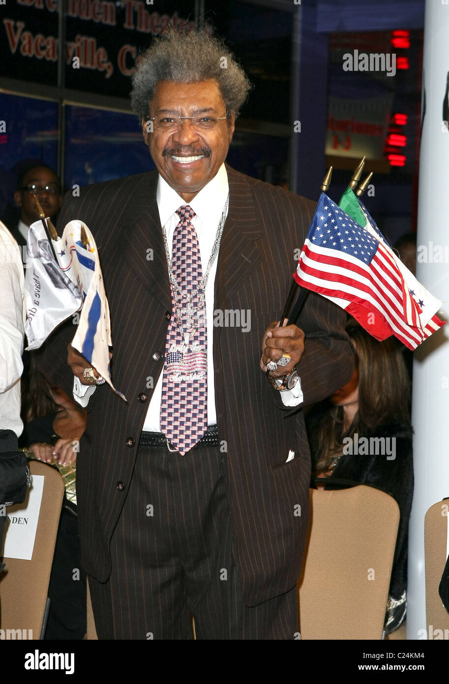 Don King Brenden honours Joseph Jackson and family with a Brenden