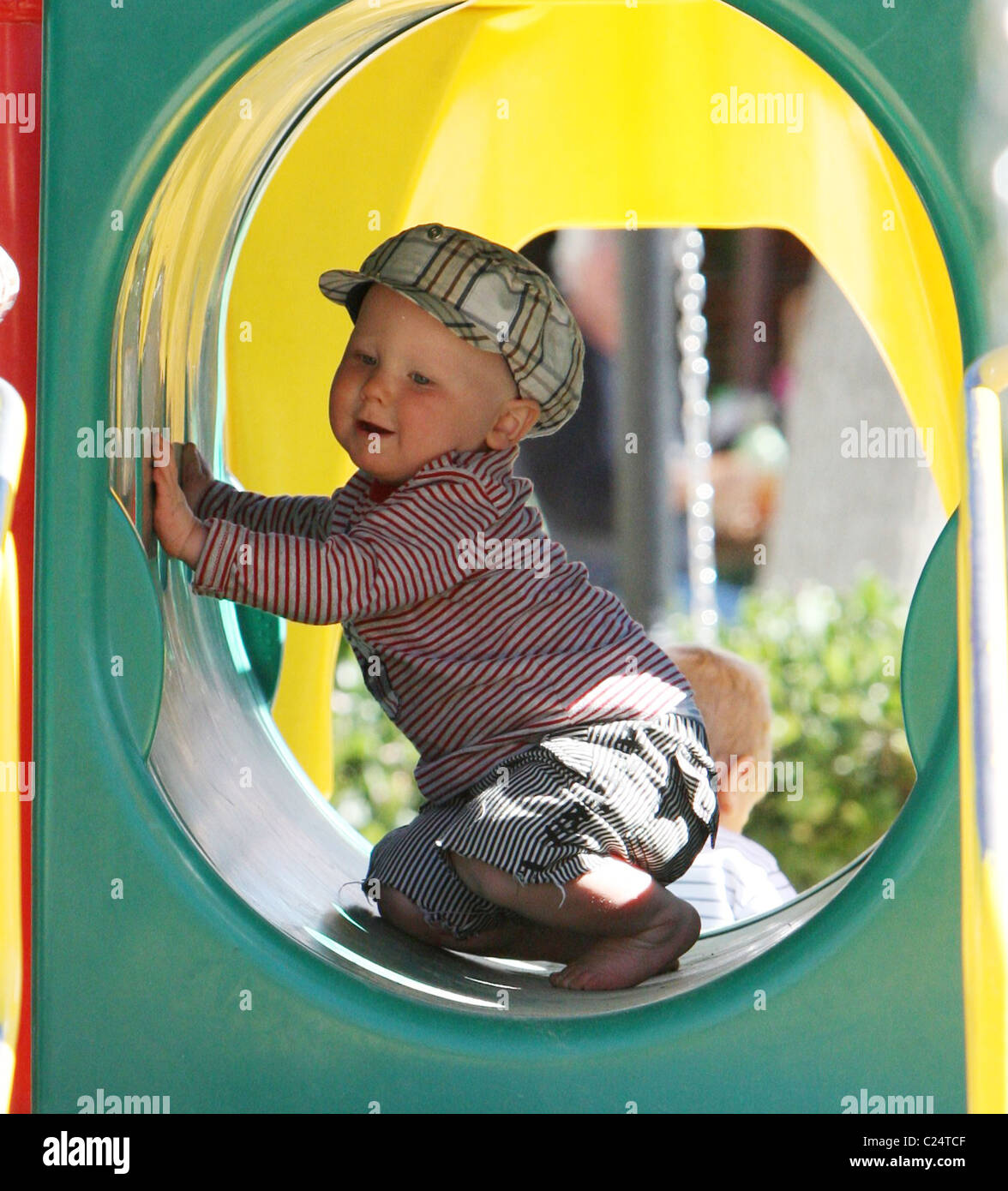 Henry Story Driver Minnie Driver and son Henry spend time together in Cross Creek Park in Malibu Malibu, California - 27.10.09 Stock Photo