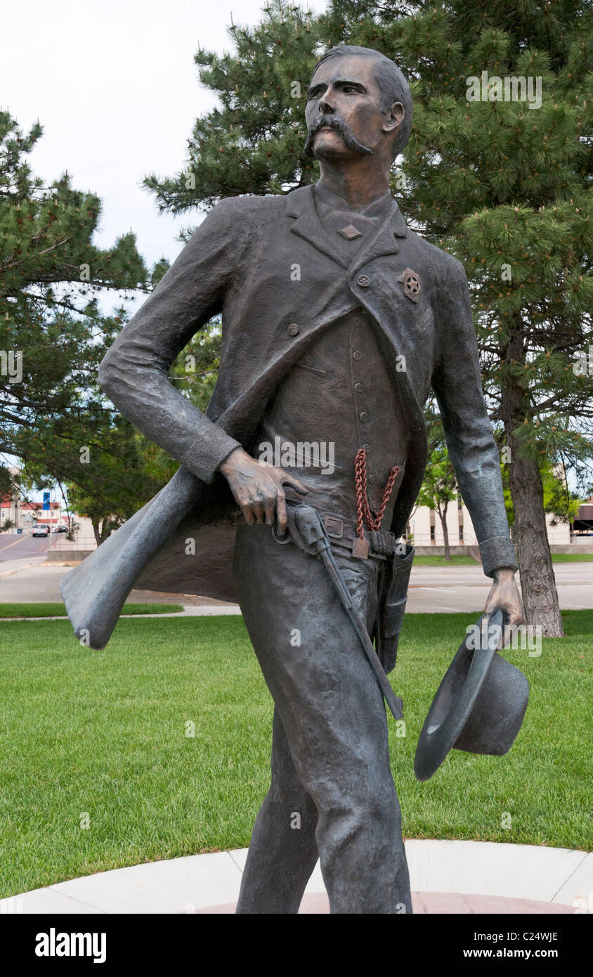Dodge city sculpture wyatt earp hires stock photography and images Alamy