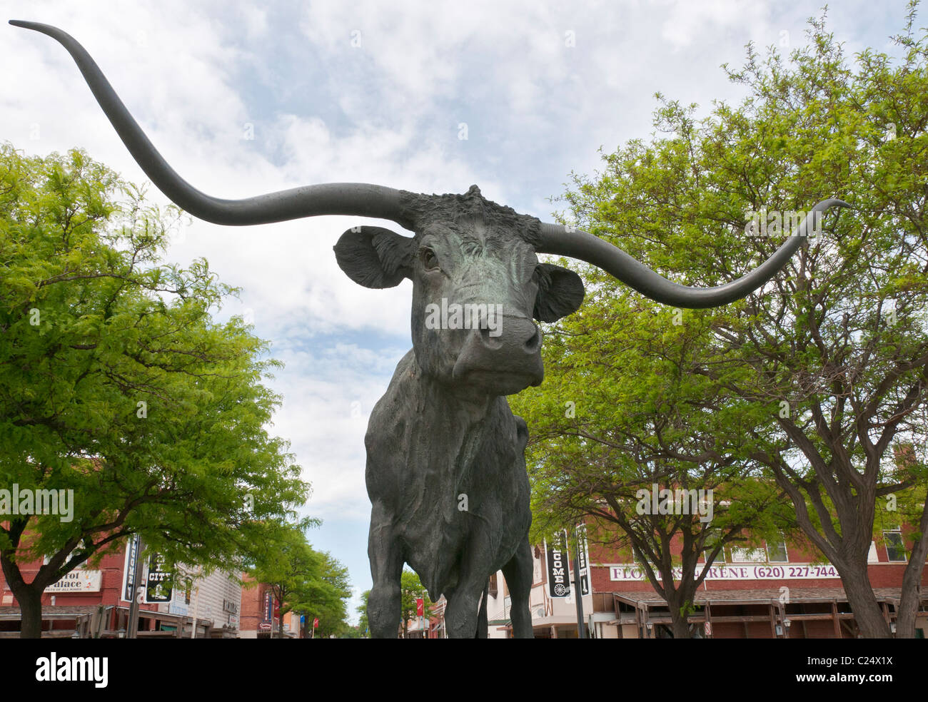 Kansas, Dodge City, Texas Longhorn Statue, commemorates the 1800's cattle drives from Texas to the Kansas railroads Stock Photo