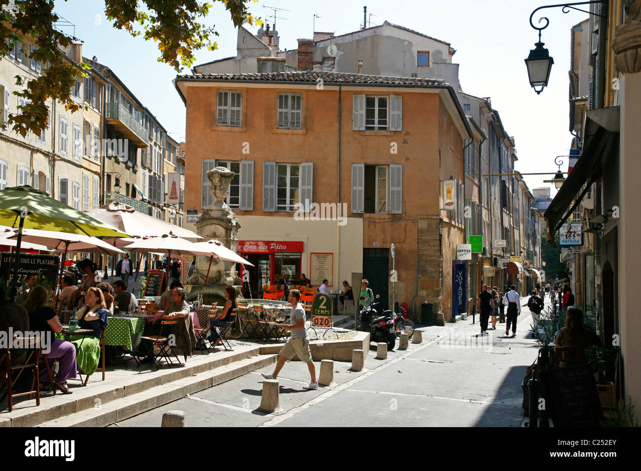 Outdoors restaurant in the Vieil Aix, the old quarter of Aix en Provence, Bouches du Rhone, Provence, France. Stock Photo