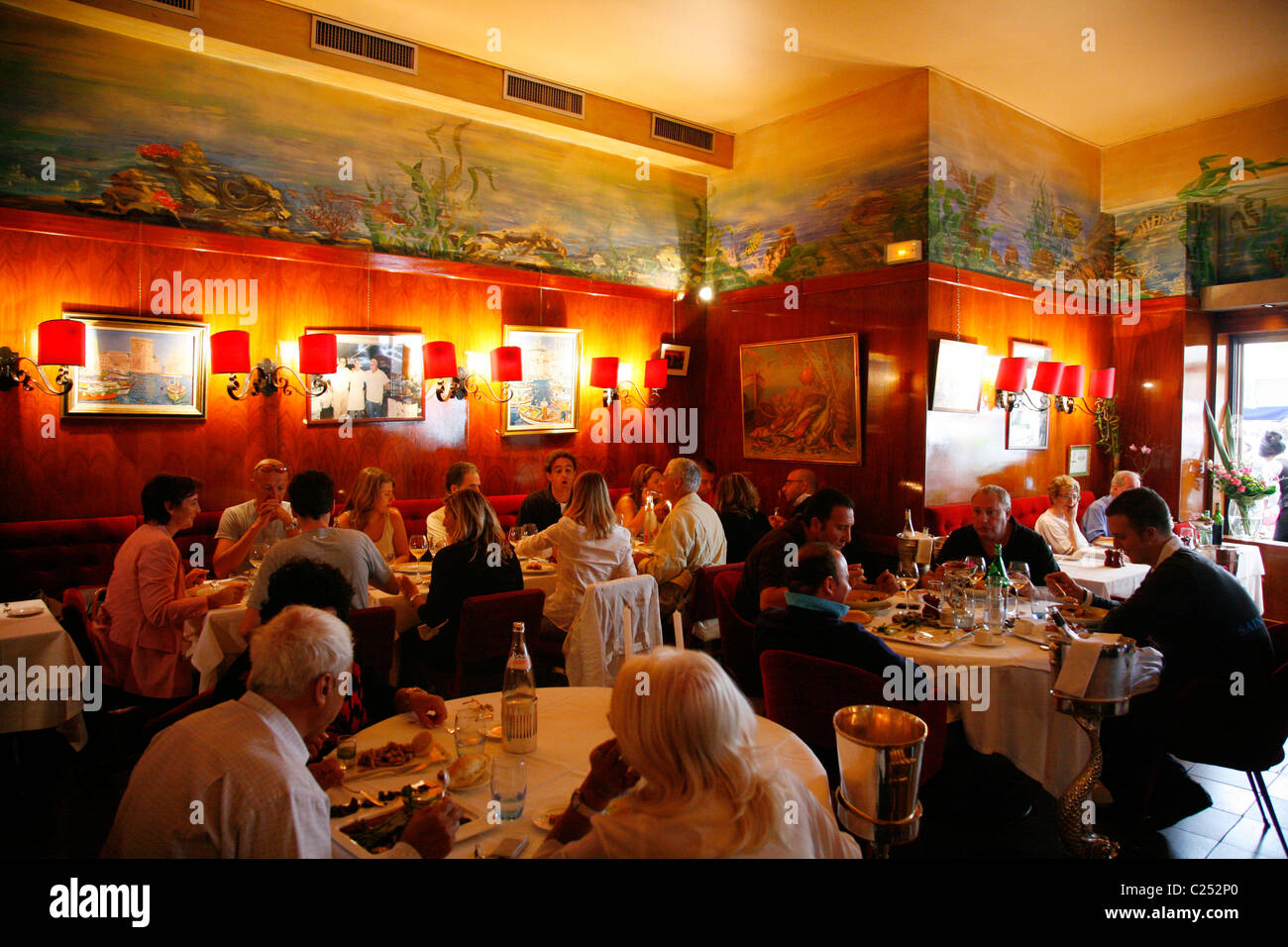 Restaurant Miramar in the Le Vieux Port area considered to make the best Bouillabaisse dish in the city Stock Photo