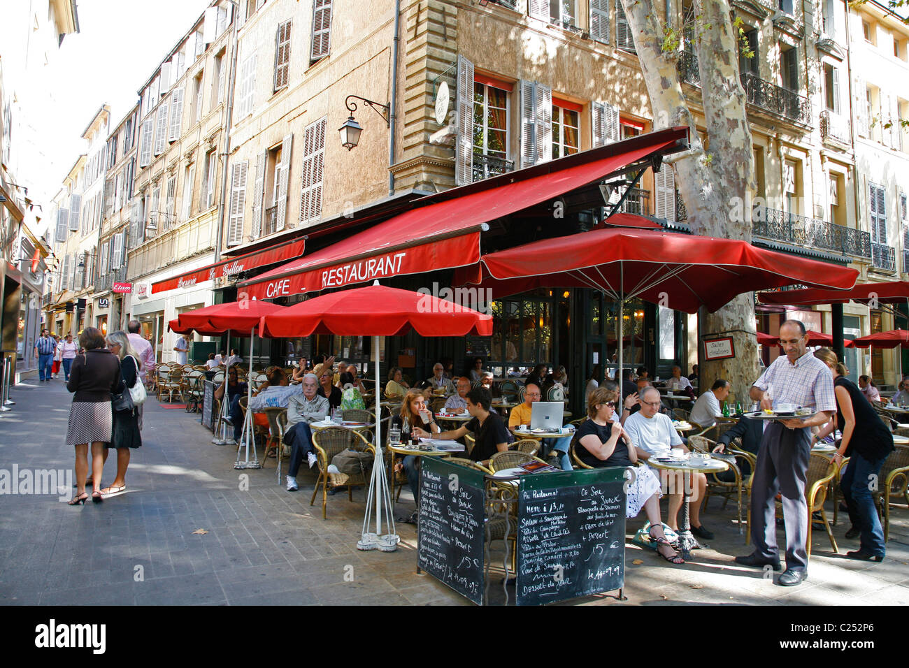 Cafe on the Cours Mirabeau, Aix en Provence, Bouches du Rhone,  Provence, France. Stock Photo