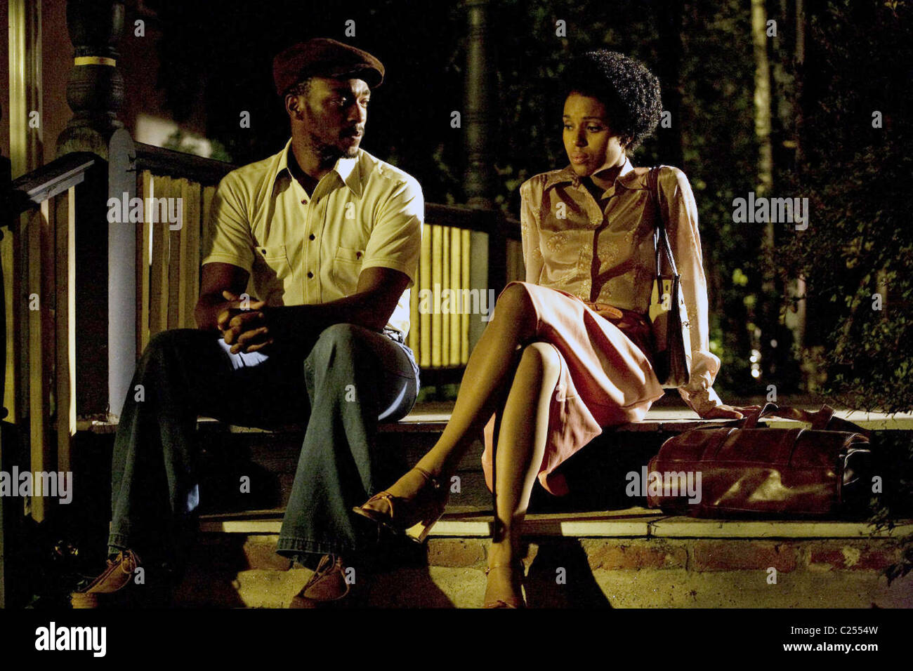 NIGHT CATCHES US (2010) TANYA HAMILTON (DIR); AMARI CHEATOM, KERRY WASHINGTON 001 MOVIESTORE COLLECTION LTD Stock Photo