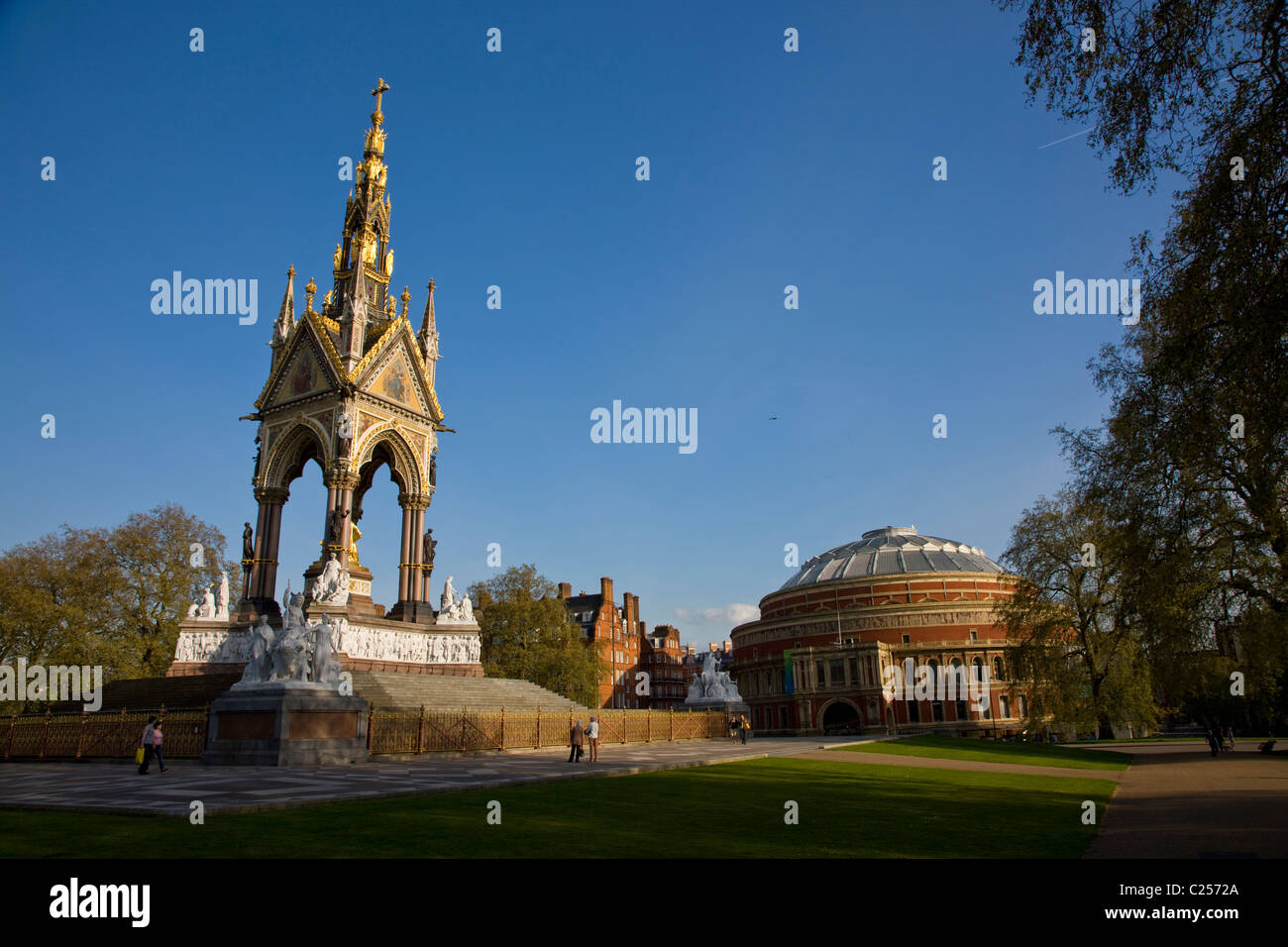 Statue outside royal albert hall hires stock photography and images