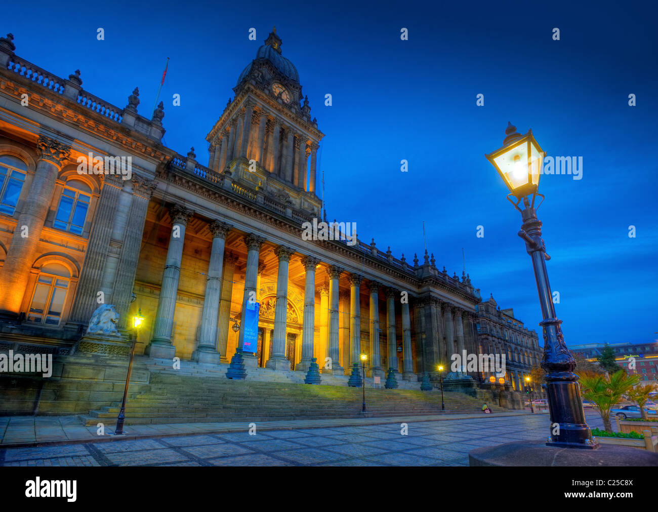 Leeds town hall at dusk hi-res stock photography and images - Alamy