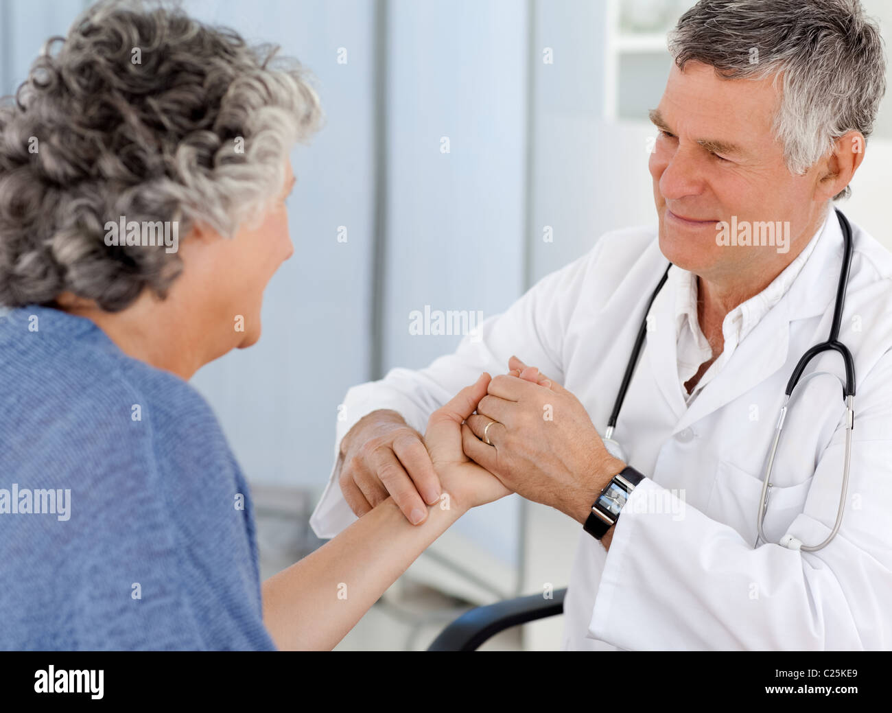 Doctor Check In Patient check in hi-res stock photography and images - Alamy