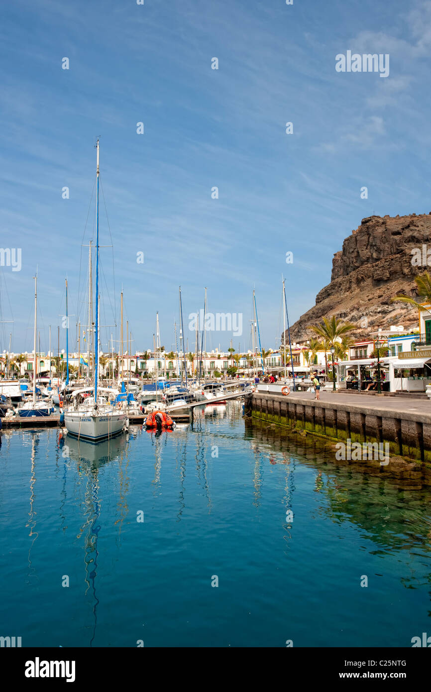 Puerto mogan harbour hi-res stock photography and images - Alamy
