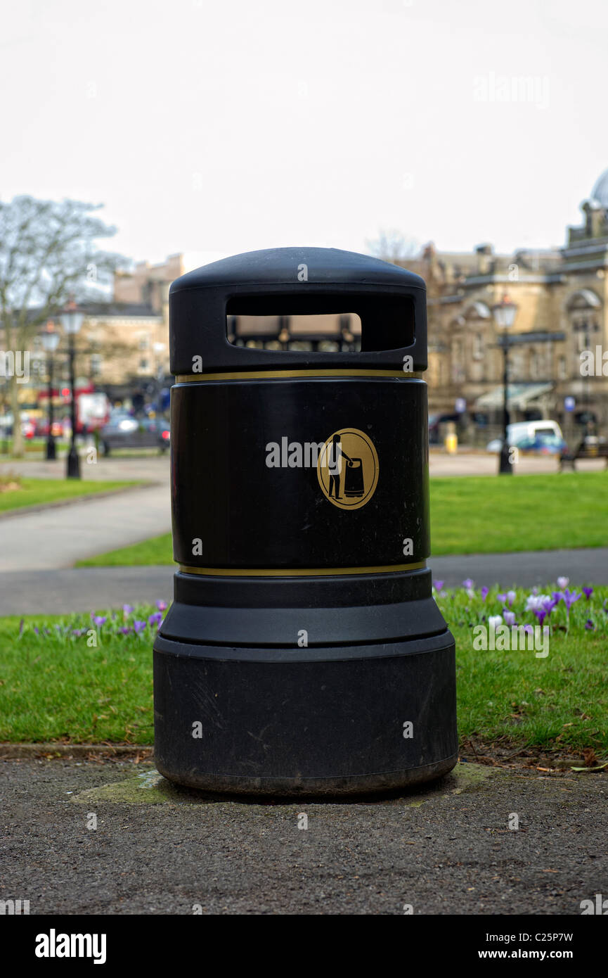 English rubbish bin hires stock photography and images Alamy