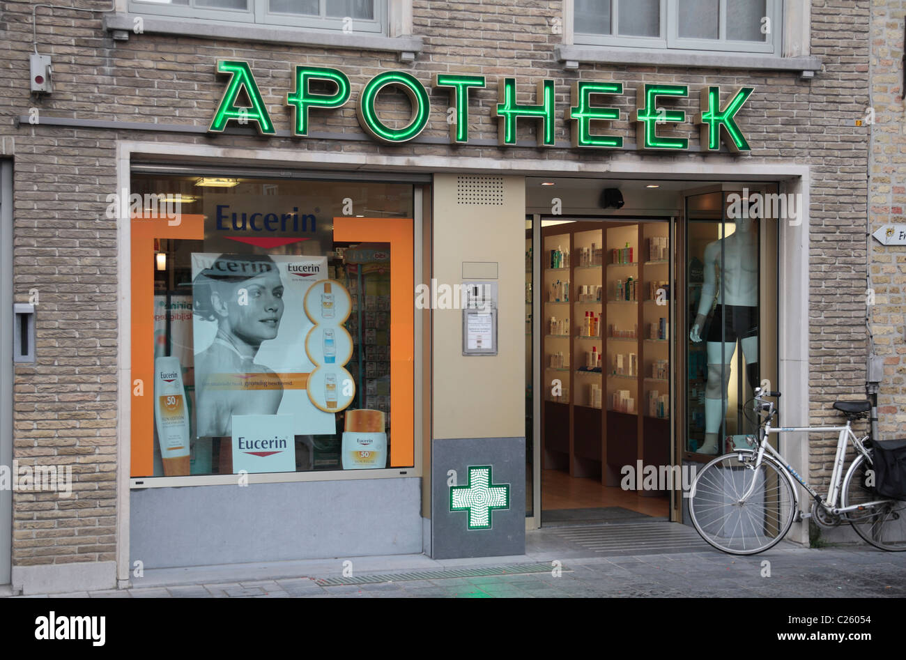 The entrance to an Apotheek (pharmacy or drug store) in Veurne, West  Flanders, Belgium Stock Photo - Alamy
