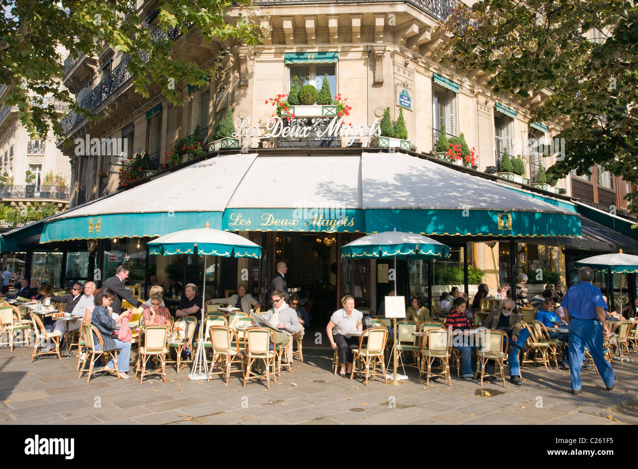 Les Deux Magots café, Paris, France Stock Photo
