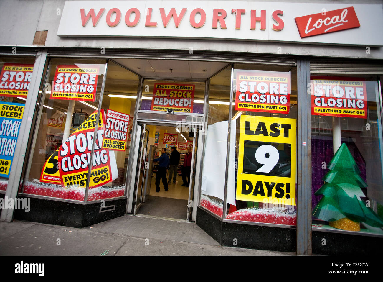 Woolworths store closing down sale hires stock photography and images Alamy