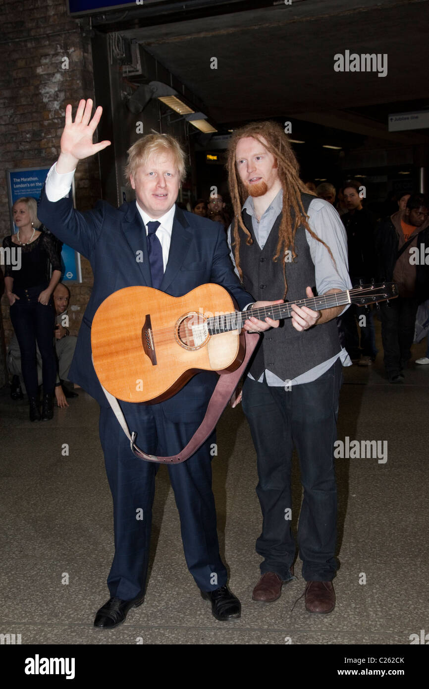 Boris Johnson And Musician Newton Faulkner At Rhythm Of London 11 Busking Underground Competition Stock Photo Alamy
