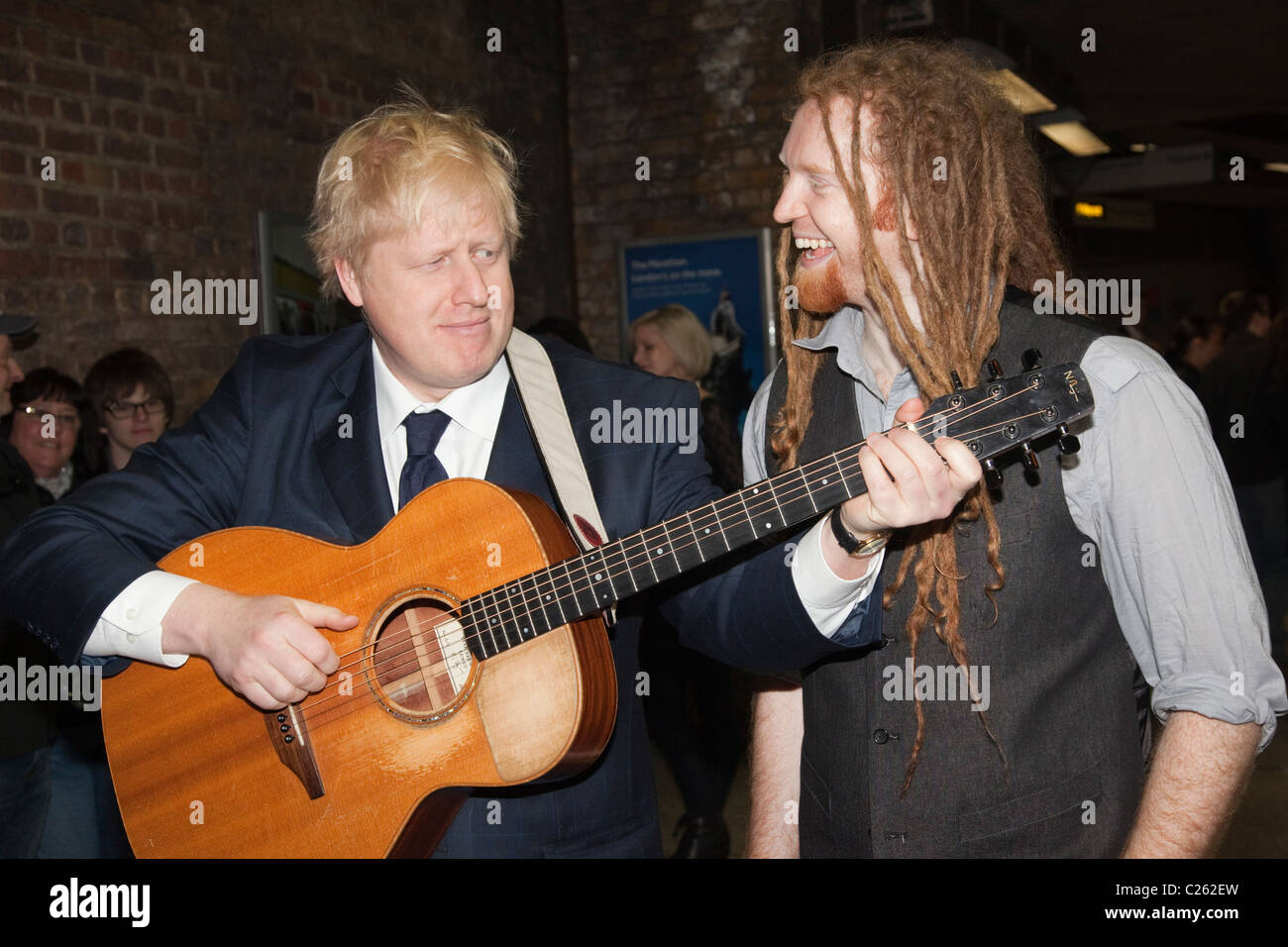 Boris Johnson and Musician Newton Faulkner at Rhythm of London 2011, Busking Underground competition. Stock Photo