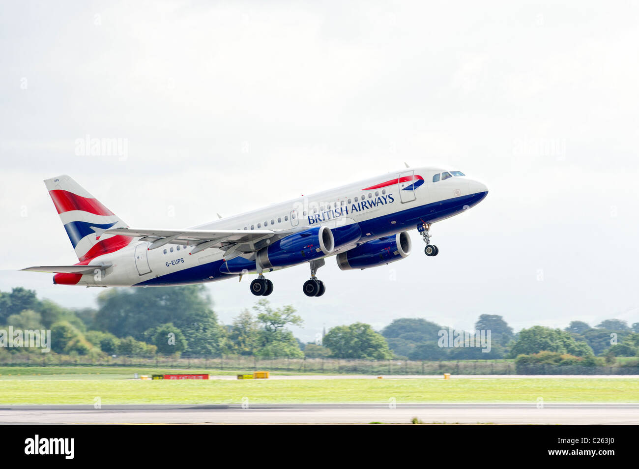 British Airways Boeing 737 taking off from Manchester Airport Stock Photo