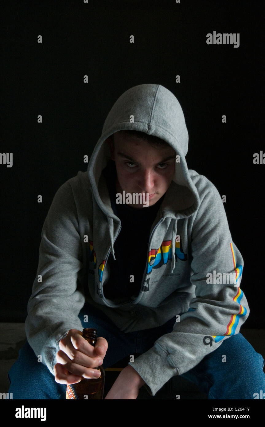 Teenage drinking drunk smoking hi-res stock photography and images - Alamy