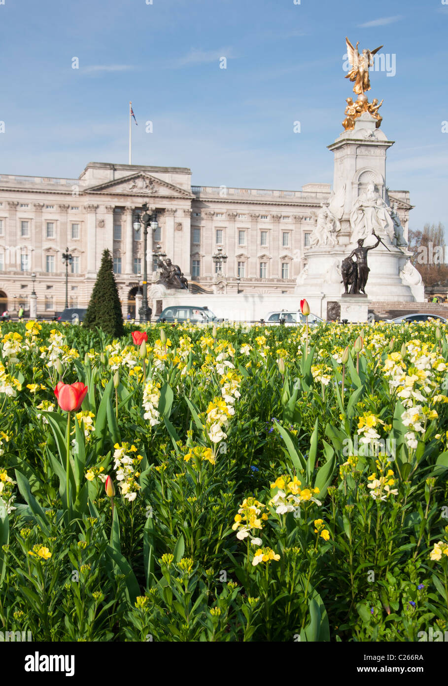 Flowers outside palace hires stock photography and images Alamy
