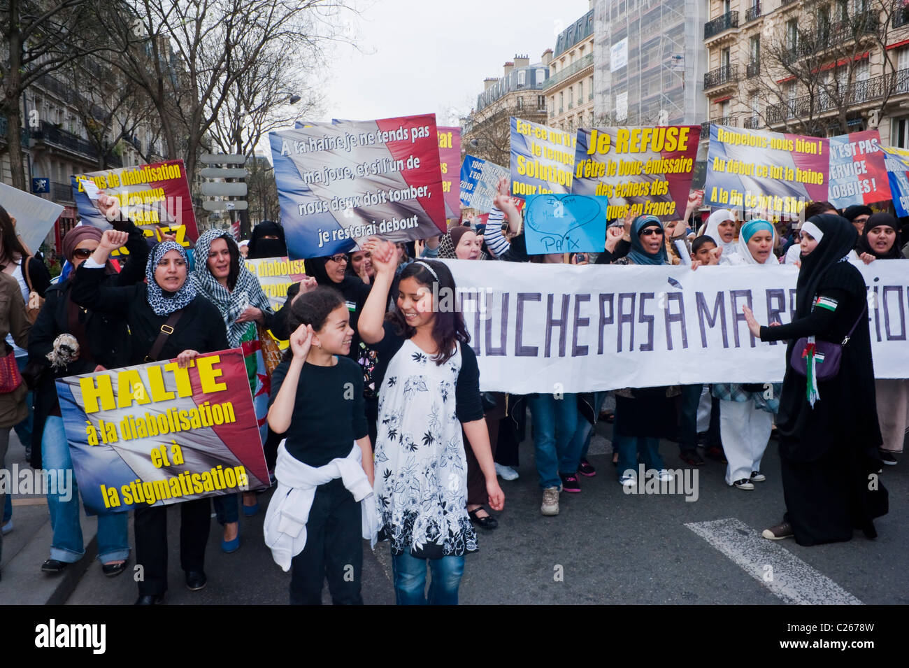 Paris, France, Muslim Women Marching and Children Demonstrating Against Islamophobie, Crowd Scene, anti discrimination Stock Photo