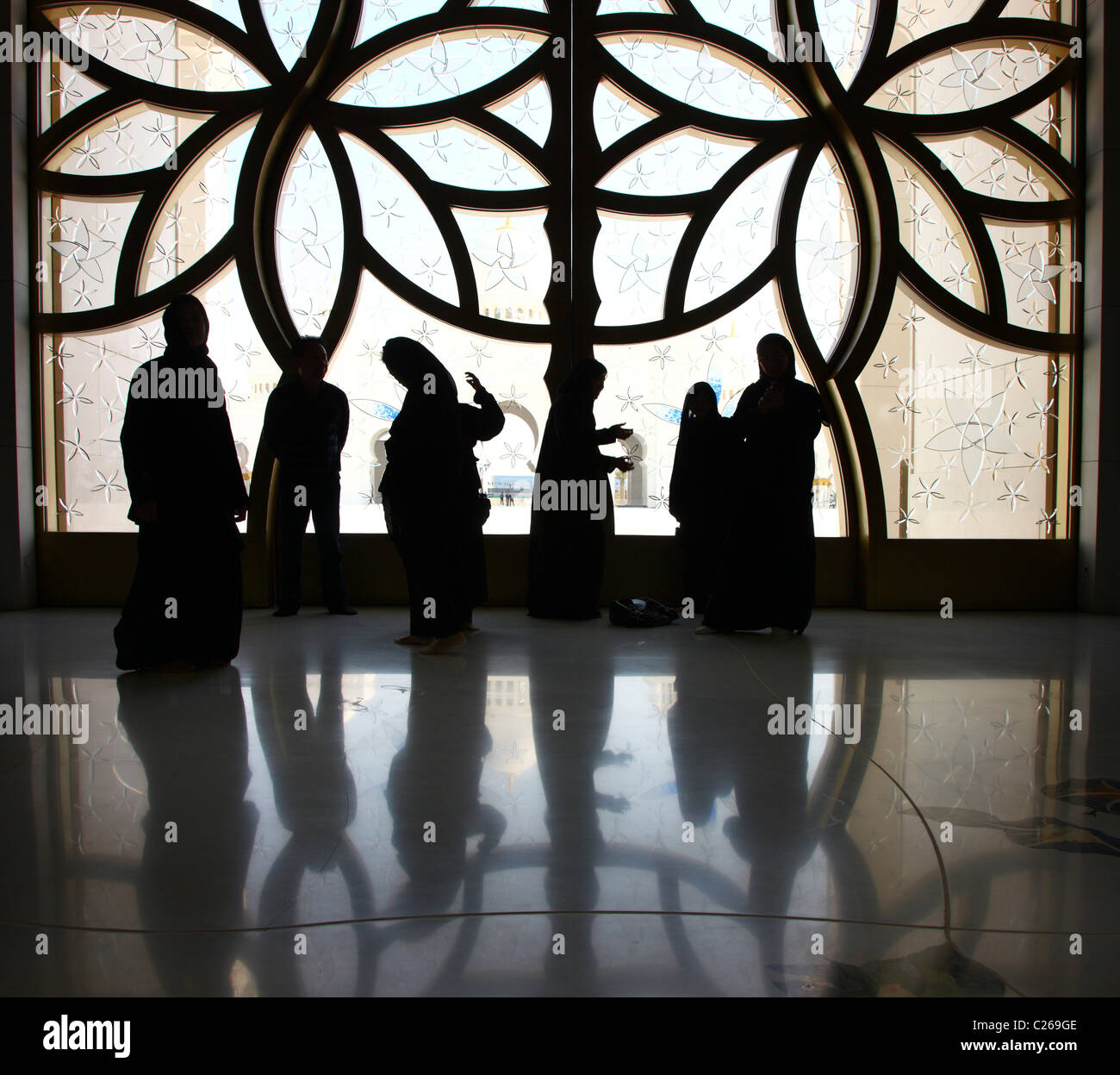Sheikh Zayed Mosque, Abu Dhabi. Third biggest mosque in the world ...