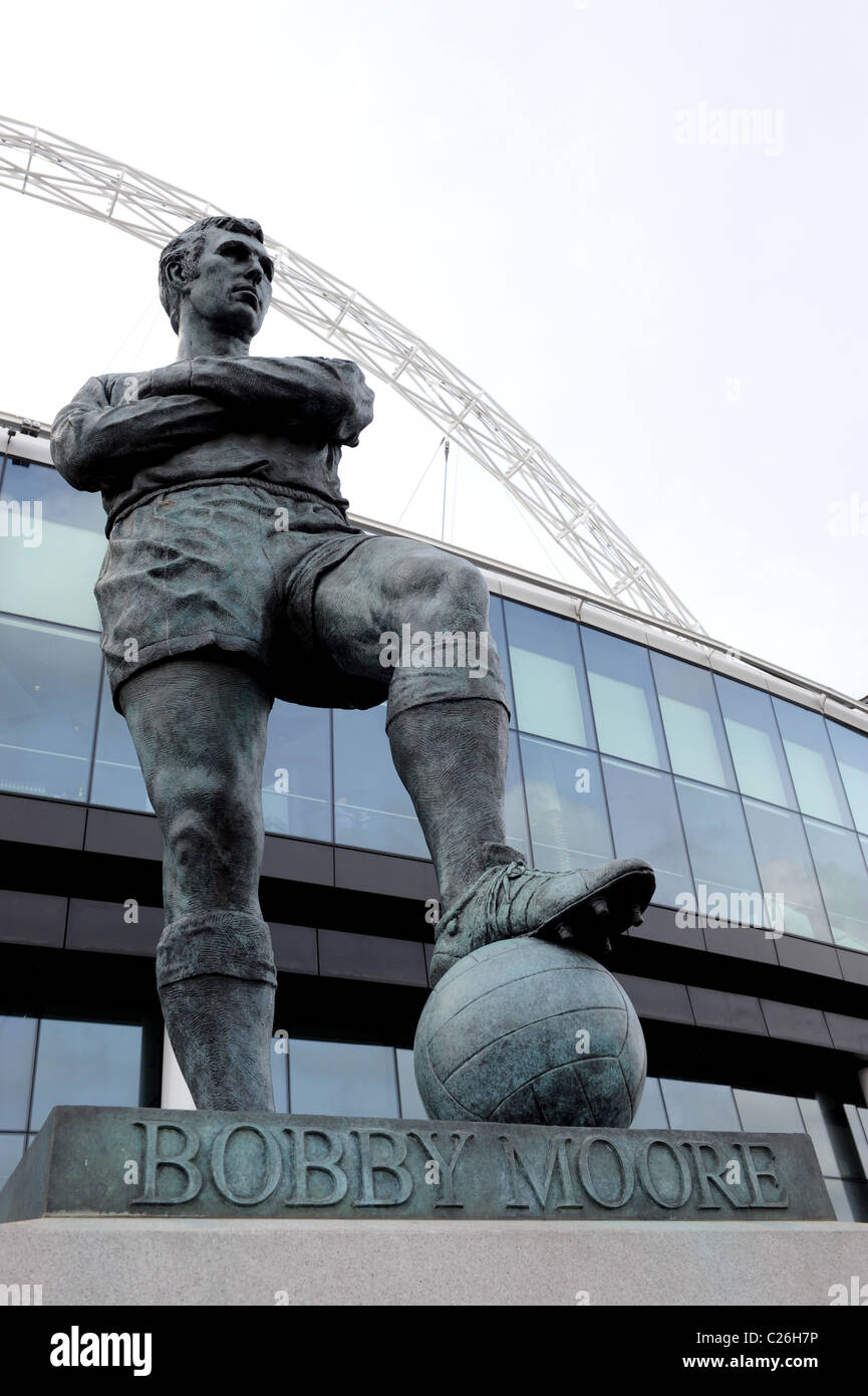 Bobby Moore statue outside Wembley Stadium Stock Photo Alamy