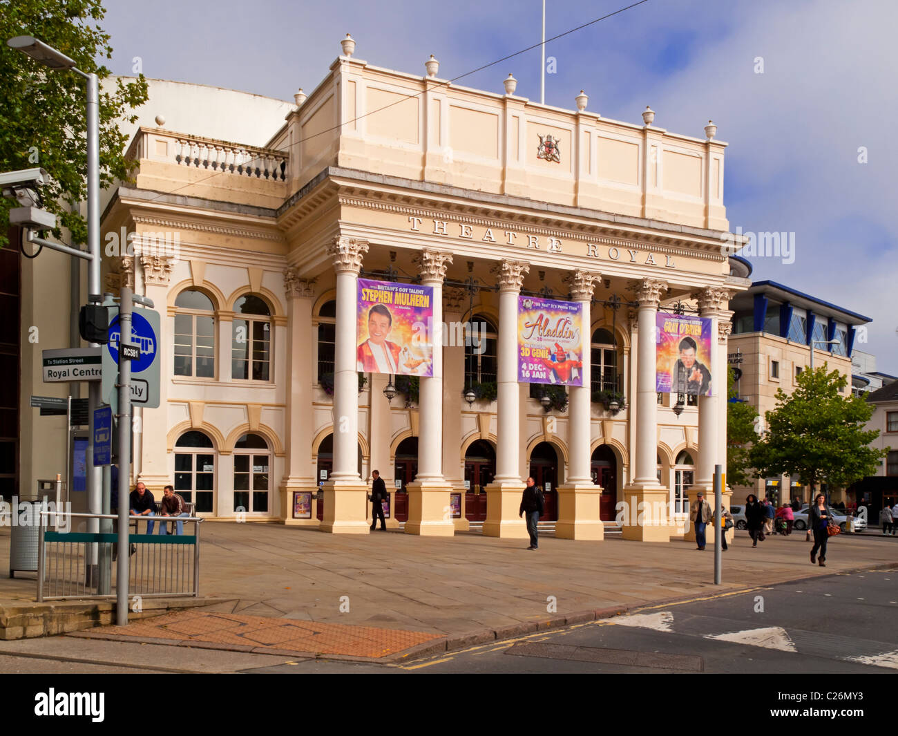 theatre-royal-nottingham-city-centre-england-uk-built-1865-with-classic