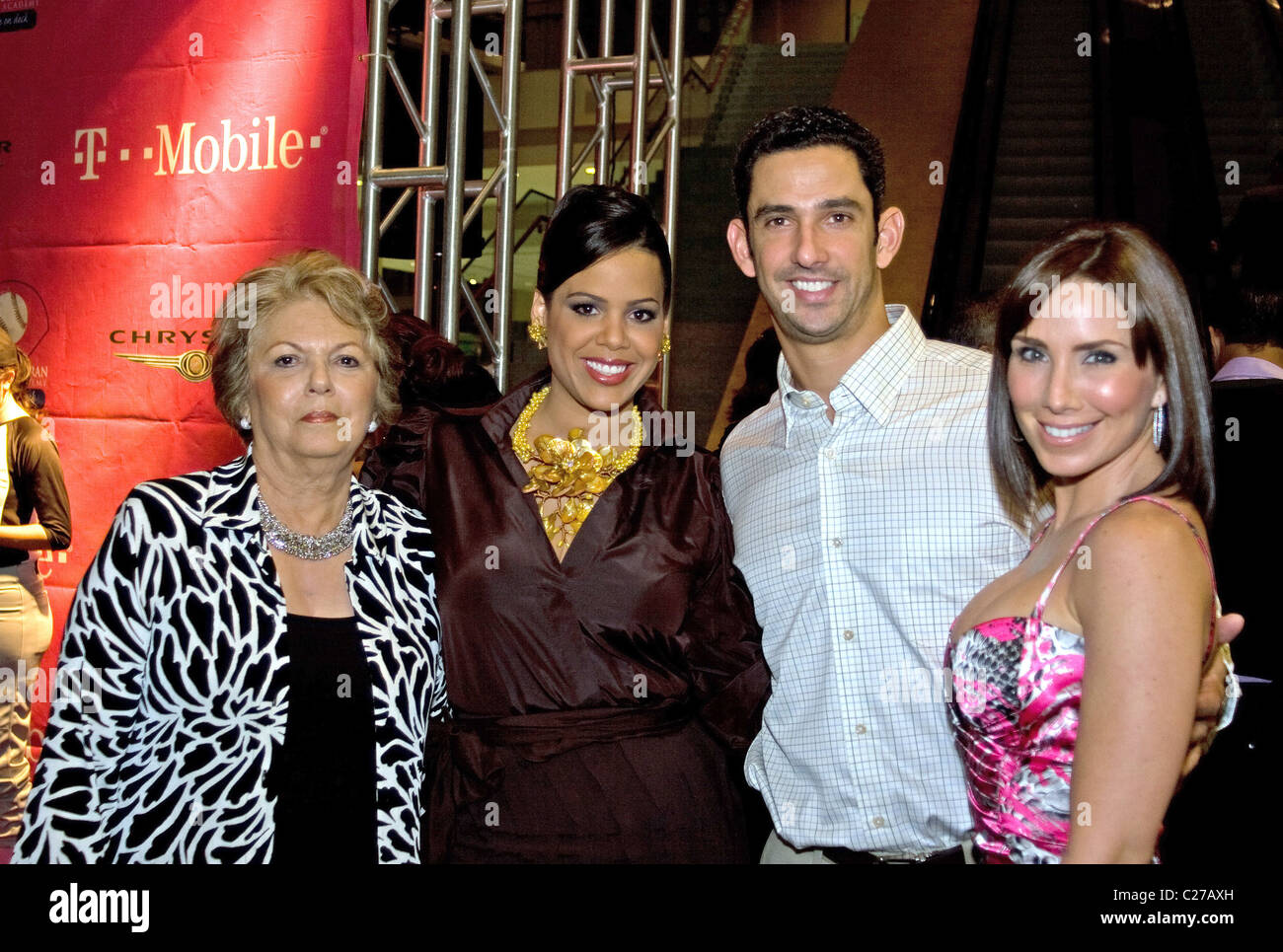Jessica Beltran, Jorge Posada and Laura Posada with her mother Carlos
