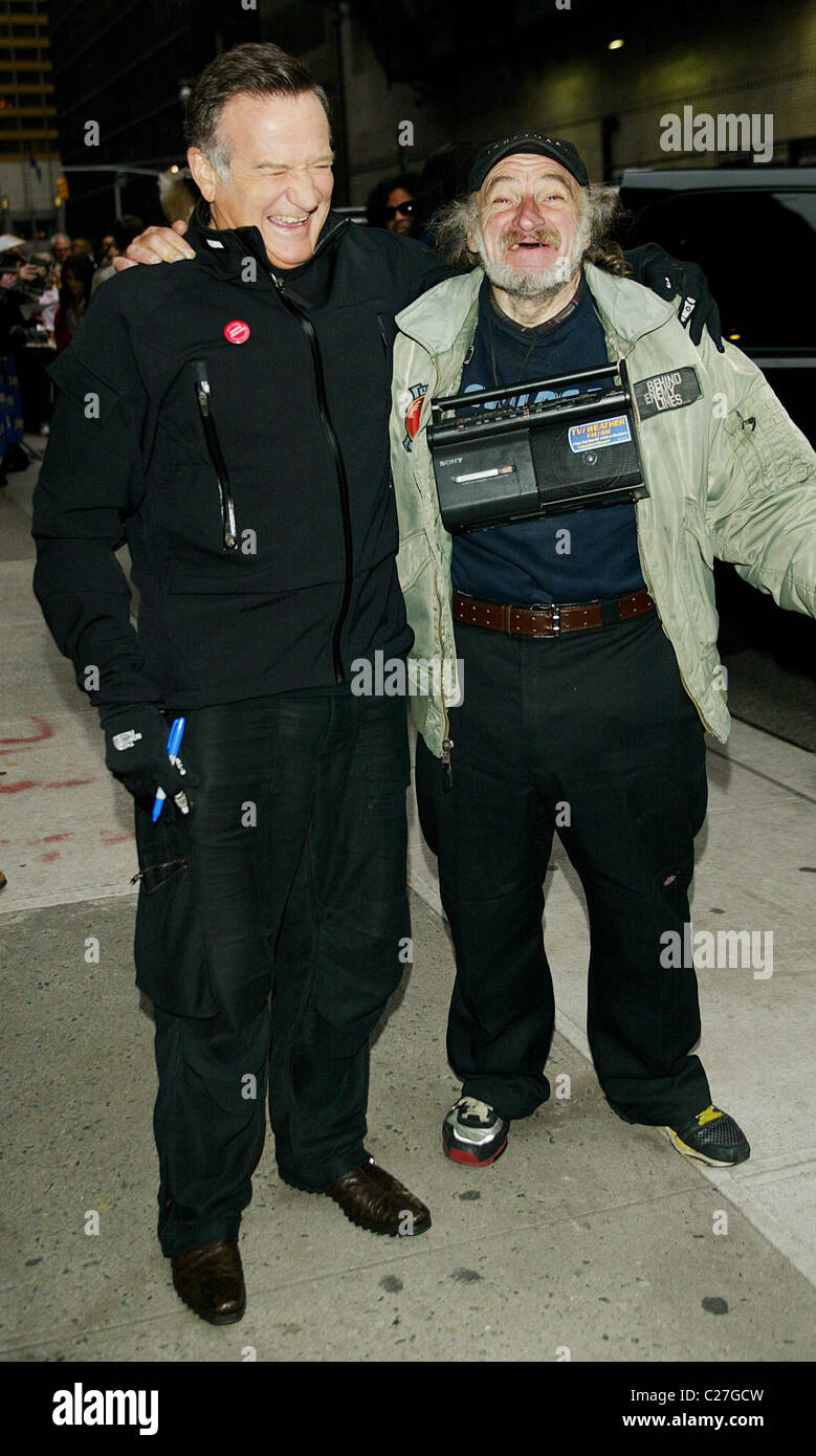 Robin Williams poses with Craig(RADIOMAN)Schwartz outside the Ed ...