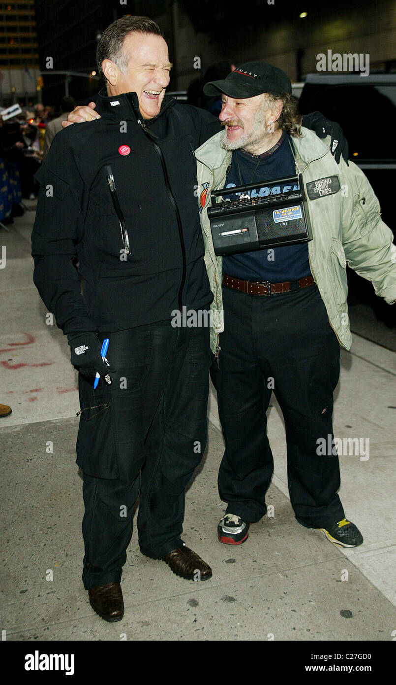 Robin Williams poses with Craig(RADIOMAN)Schwartz outside the Ed ...
