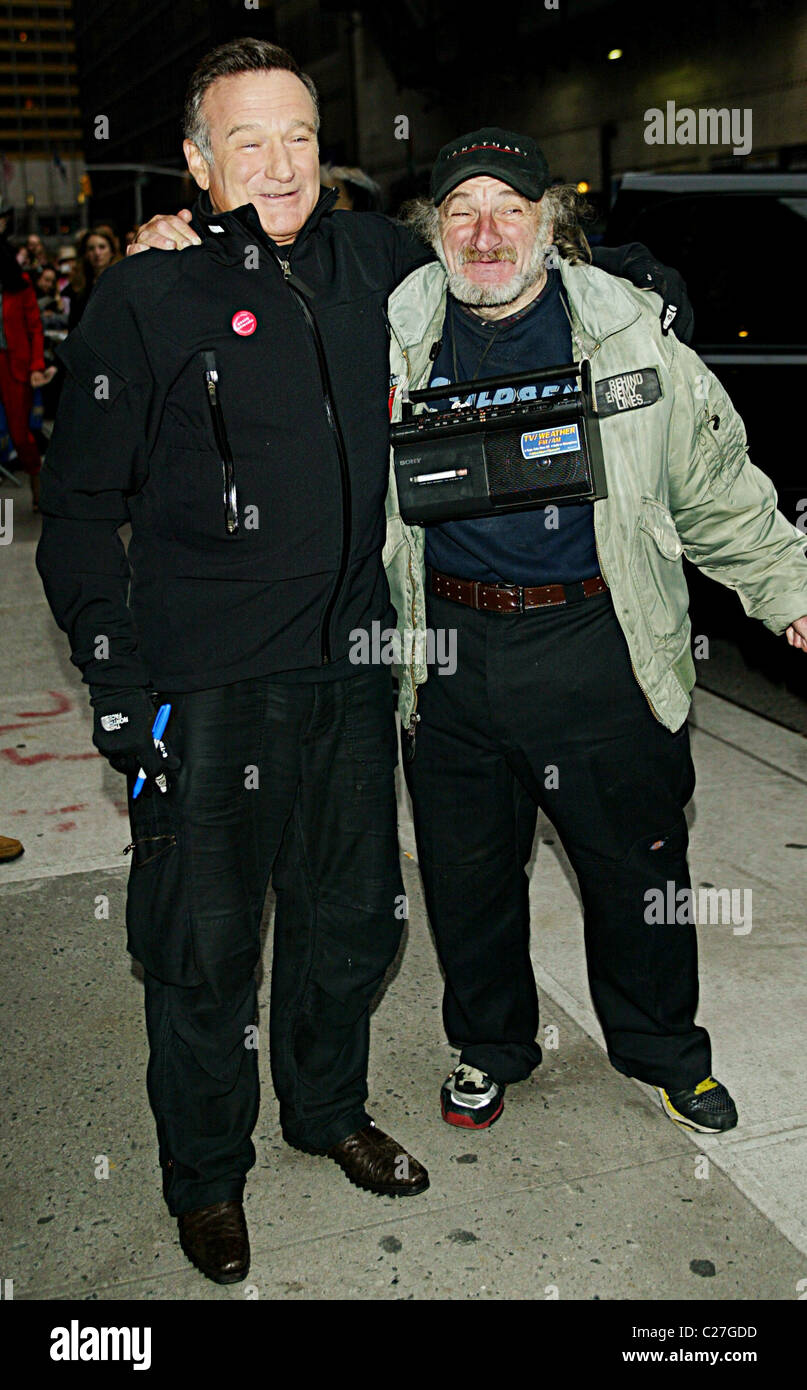 Robin Williams poses with Craig(RADIOMAN)Schwartz outside the Ed ...